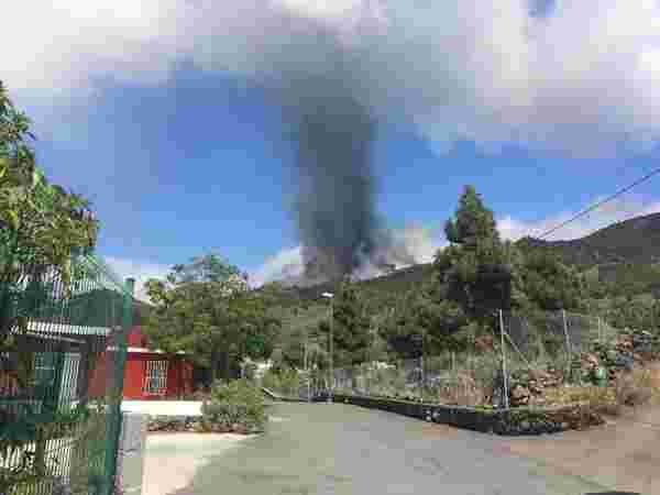 130 depremin ardından Kanarya Adaları'nda yanardağ patladı