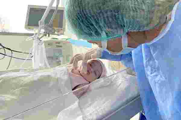 2 aylık Ecrin bebeğe hayat veren 'kalp' ameliyatı