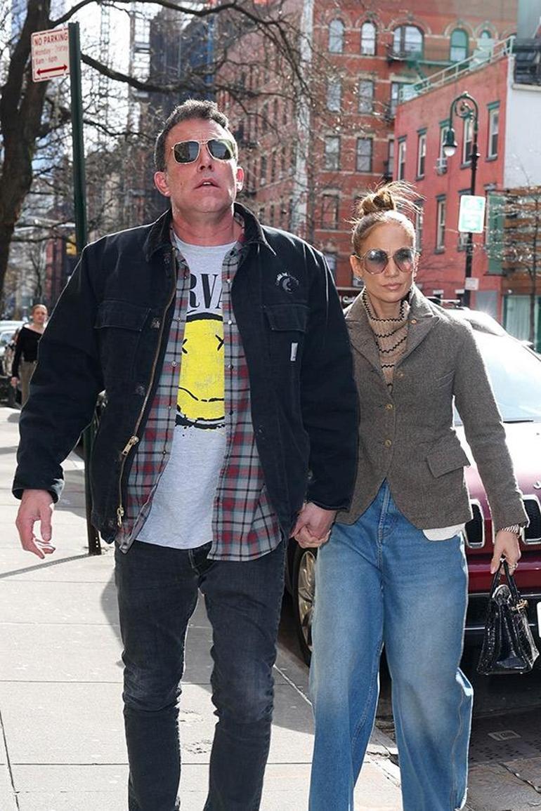 Jennifer Lopez ve Ben Affleck: Sokaklarda Romantik Bir Gezinti