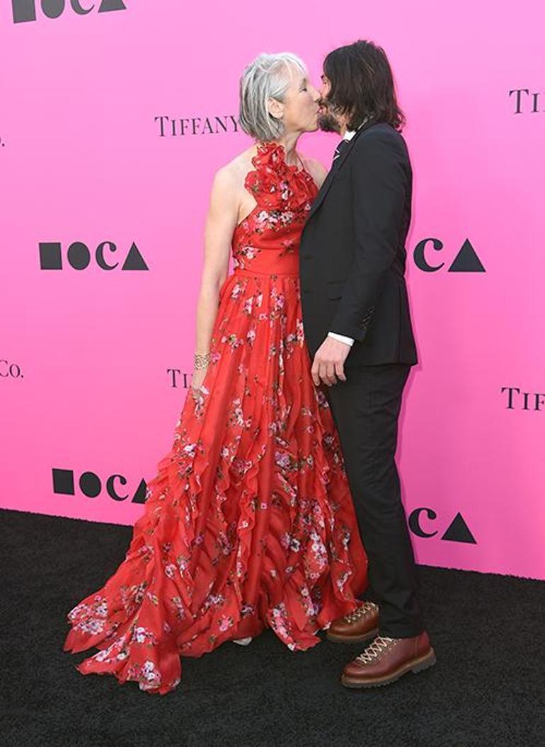 Keanu Reeves ve Alexandra Grant Öpücük Ayrıntısı