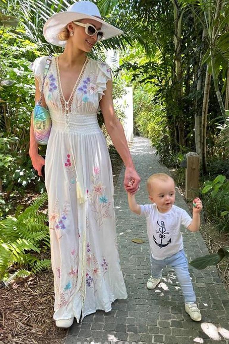 Paris Hilton'un Karayipler'deki Aile Tatili ve London'ın Yer Aldığı Aile Pozları