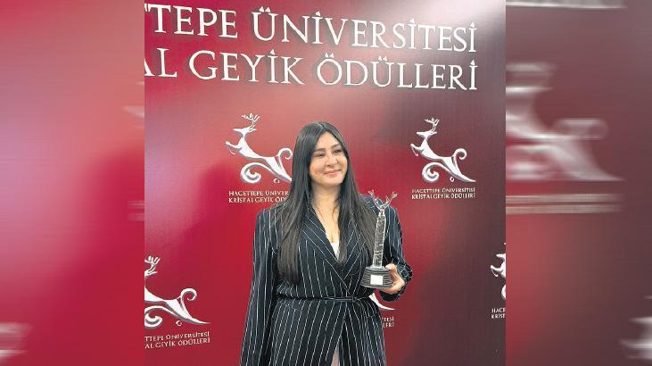 Ödül Töreninde Ankara’da Öğrencilerle Buluşan Komedyen