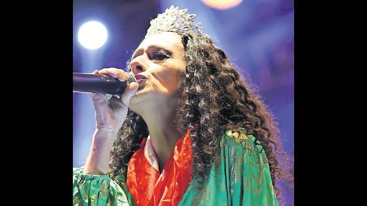 Sezen Aksu İzmir Arena'da 13 Bin Hayranına Unutulmaz Konser Verdi