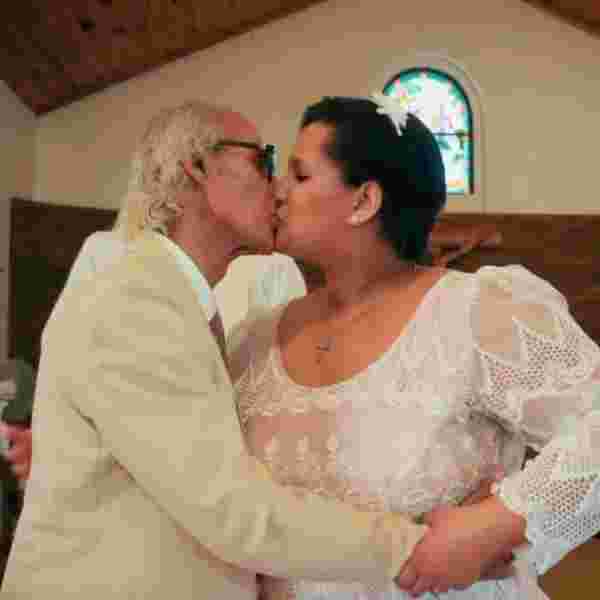 29'luk hukuk öğrencisi, kendisinden 51 yaş büyük adamla evlendi