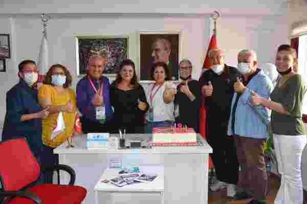 3 kez kanseri yendi, 'stoma torbası'na doğum günü partisi düzenledi