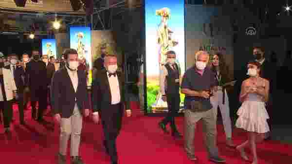 58. Antalya Altın Portakal Film Festivali'nin açılış galası, kırmızı halı geçişiyle başladı