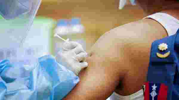 EMA: Mutasyonlu coronaya yakalananların 3. doz aşıya ihtiyacı yok
