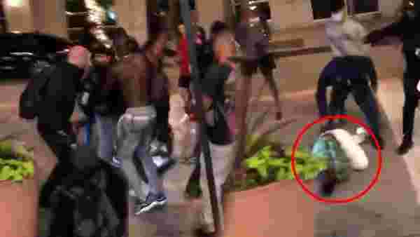ABD'de yağmacı protestoculara karşı dükkanını kılıçla koruyan adam linç edildi