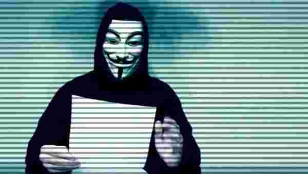 ABD'deki protestolara dünyaca ünlü hacker grubu Anonymous da dahil oldu! Polis telsizlerini ele geçirdiler