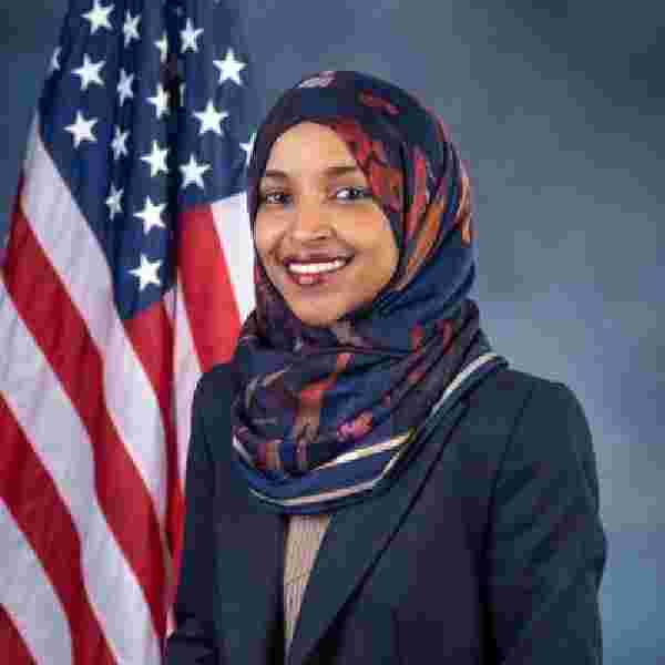 ABD'nin tarihe geçen ilk kadın Müslüman vekillerinden İlhan Omar, yeniden Temsilciler Meclisi'ne seçildi