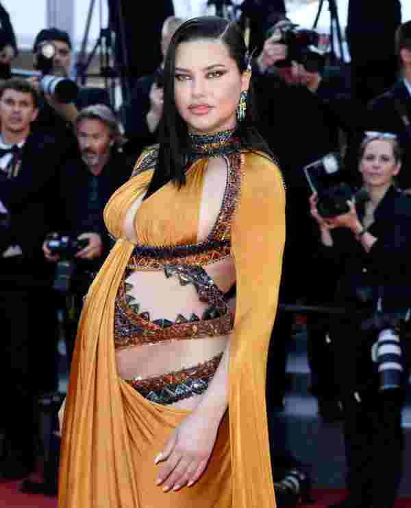 Adriana Lima nın ilginç hamile kıyafeti #8