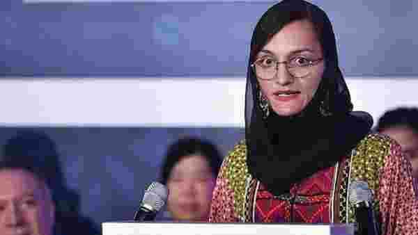 Afganistan'ı terk eden ülkenin ilk kadın belediye başkanı Ghafari, Taliban liderine seslendi: Ortaya çık