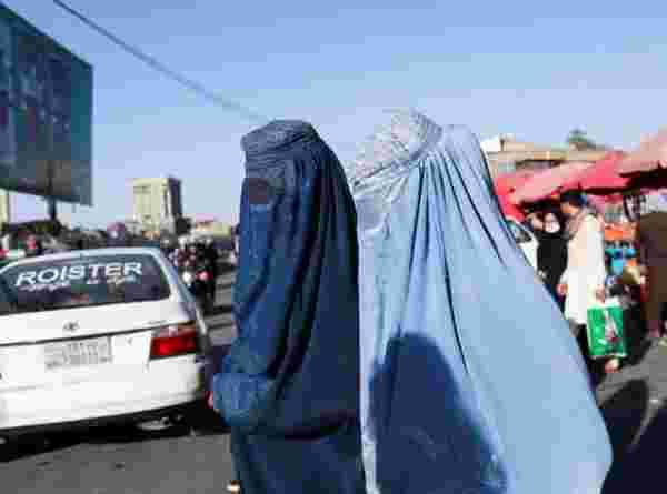 Ajans güvenlikleri için fotoğraftaki herkesi buzladı! Taliban'ın işine son verdiği kadın hakim hayatından endişe ediyor