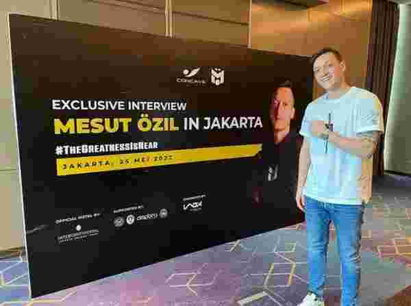 Ali Koç'un sözleri umurunda olmadı! Mesut Özil, Endonezya'da