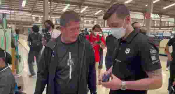 Ali Koç'un sözleri umurunda olmadı! Mesut Özil, Endonezya'da