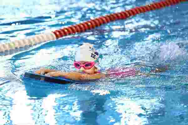 Aliağa Spor ve Yaşam Merkezi’nde yüzme kursları başlıyor
