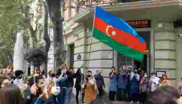 Aliyev 'Babamın vasiyetini yerine getirdim' diyerek Şuşa zaferini ilan etti! Azeriler kutlama için sokaklara döküldü