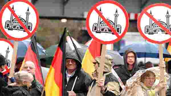 Alman çocuk kanalından skandal paylaşım! İslam'ı asık suratlı insanlar ve silahlı teröristle bağdaştırdılar