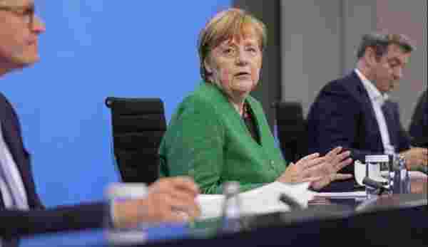 Almanya Başbakanı Merkel 11 saatlik toplantıdan çıkıp böyle duyurdu: Yenemedik, peşimizi bırakmıyor