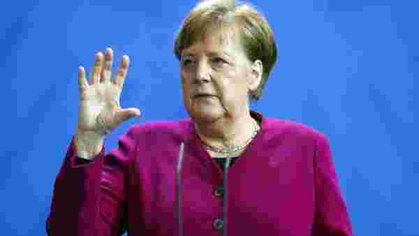 Almanya Başbakanı Merkel, birçok ülkenin kullanımını durdurduğu AstraZeneca aşısı oldu