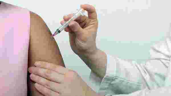 Almanya'da AstraZeneca aşısının 60 yaş altı kişilere uygulanması durduruldu