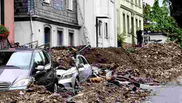 Almanya'da sel felaketi! 6 bina yıkıldı, 33 kişi yaşamını yitirdi