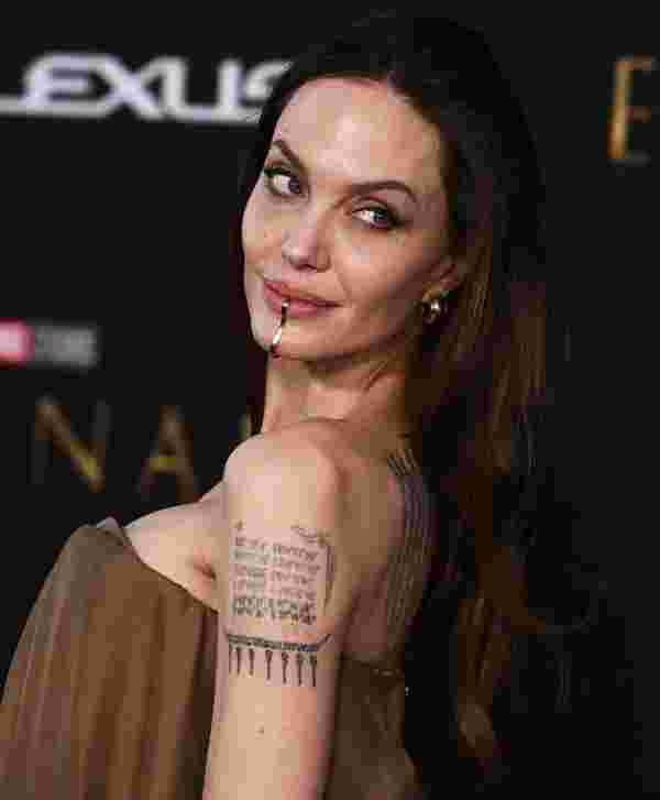 Angelina Jolie, çocuklarıyla galada #2
