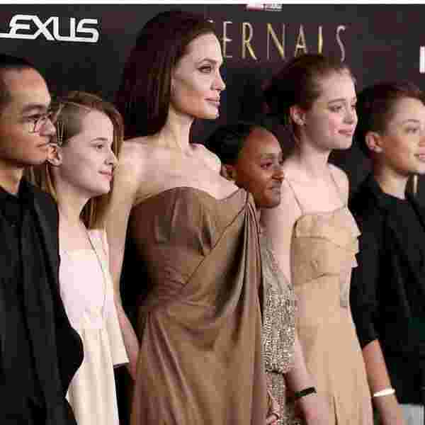 Angelina Jolie, çocuklarıyla galada #5