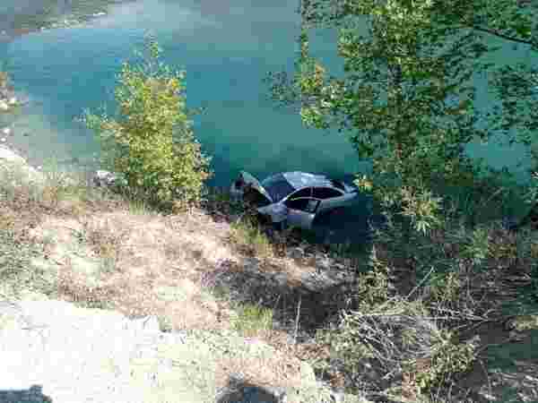 Antalya'da otomobil ırmağa uçtu: 2 yaralı