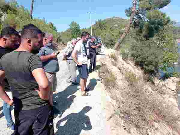 Antalya'da otomobil ırmağa uçtu: 2 yaralı