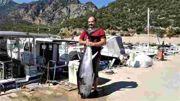 Antalyalı balıkçıların dev orkinos ile 4 saat süren mücadelesi