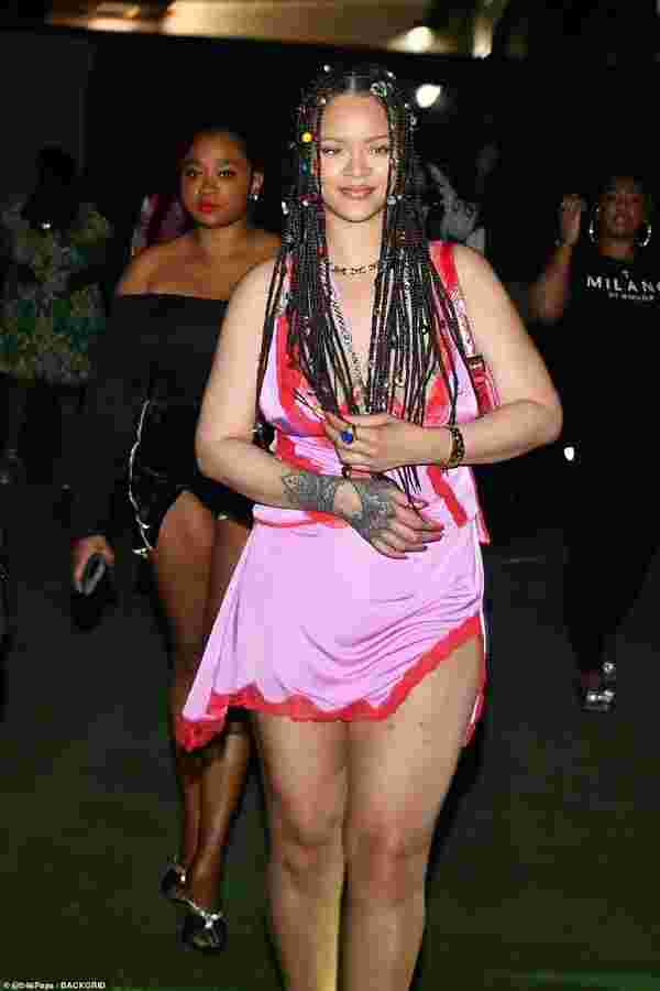 ASAP Rocky, Rihanna yı kucağında taşıdı #3