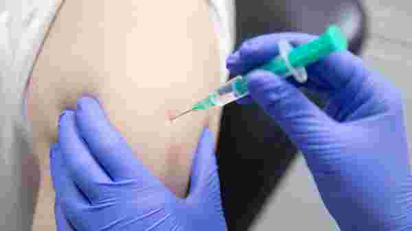 Bilim Kurulu üyesi Tezer: Aşı, 28 gün aralıkla uygulandığında antikor yanıtı daha yüksek