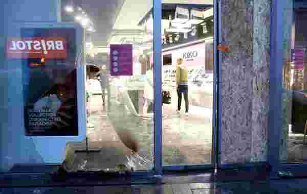 Avrupa Birliği'nin merkezi olan kentteki lüks mağazalar yağmalandı