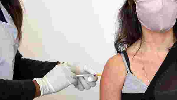 Avrupa İlaç Ajansı'nın 'kullanımını durdurmayın' dediği AstraZeneca aşısını yaptıran hemşire komaya girdi