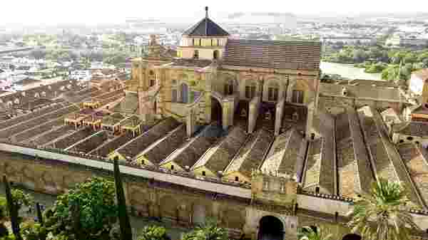 Ayasofya Camii'ne dünyadan tepkiler gelirken İspanya'daki Cordoba Katedrali örneği unutuluyor