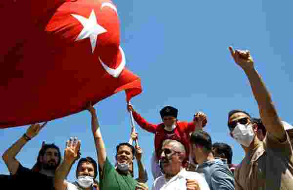 Ayasofya'da kılınan ilk namaz Yunan basınında: Erdoğan dediğini yaptı