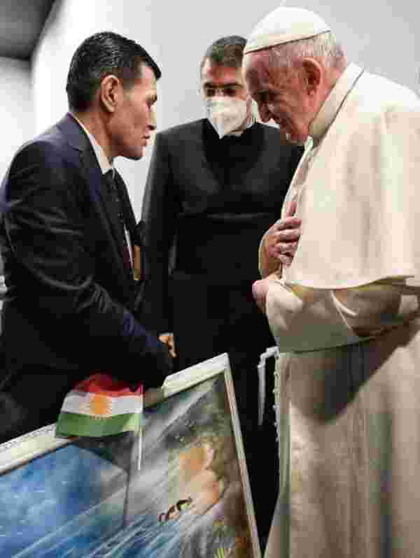 Aylan Kurdi'nin babası Erbil'i ziyaret eden Papa Francis'e tablo hediye etti
