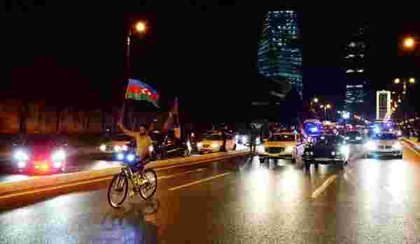 Azerbaycan'da halk, Ermenistan'ın saldırılarını protesto etmek için sokağa çıktı
