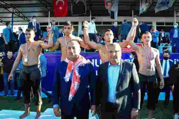 Bakan Çavuşoğlu, Manisa'da yağlı güreş programına katıldı