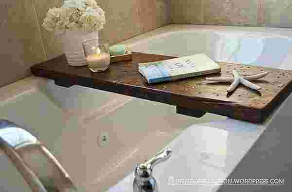 Eskimiş mobilyalarınızı atmak yerine onları vintage duruşlu bir banyo tezgahı haline getirebilirsiniz.