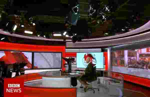 BBC spikerinin politika haberlerini şortla sunması sosyal medyada gündem yarattı
