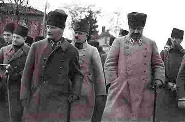 BBC Türkçe, Atatürk Hakkındaki İngiliz İstihbarat Raporlarına Ulaştı: 'Tehlikeli Biri, Rakipleri Bir Araya Getirilmeli'
