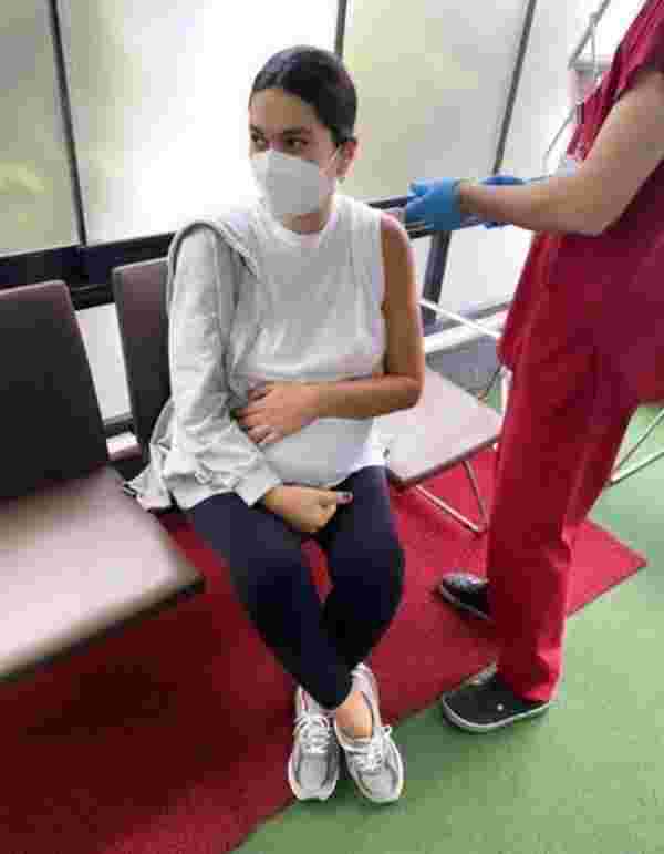 Bergüzar Korel ikinci doz aşısını oldu #1