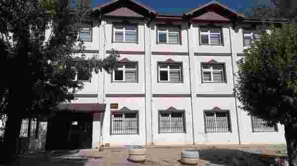 Beypazarı'nda esik belediye binası iki kuruma tahsis edildi