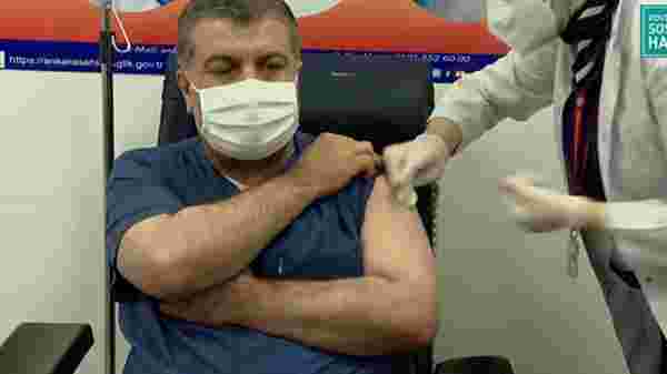 Son dakika... Sağlık Bakanı Koca canlı yayında corona aşısı oldu