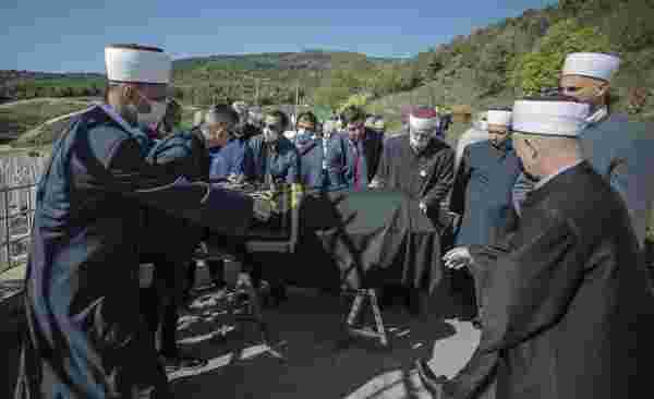 Bosna Hersekli ihtiyaç sahiplerinin Zilha teyze si toprağa verildi