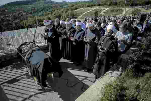 Bosna Hersekli ihtiyaç sahiplerinin Zilha teyze si toprağa verildi