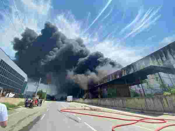 Bursa'da fabrika yangını! Alevler gökyüzünü kapladı, ekipler olay yerinde