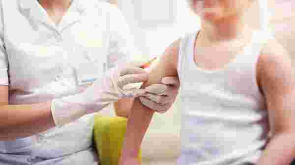 İlk adımı Oxford-AstraZeneca attı: Çocuklarda aşı denemesi başlıyor